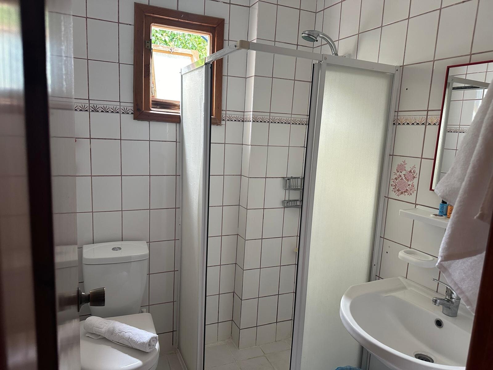 Standart Kara Manzaralı Oda