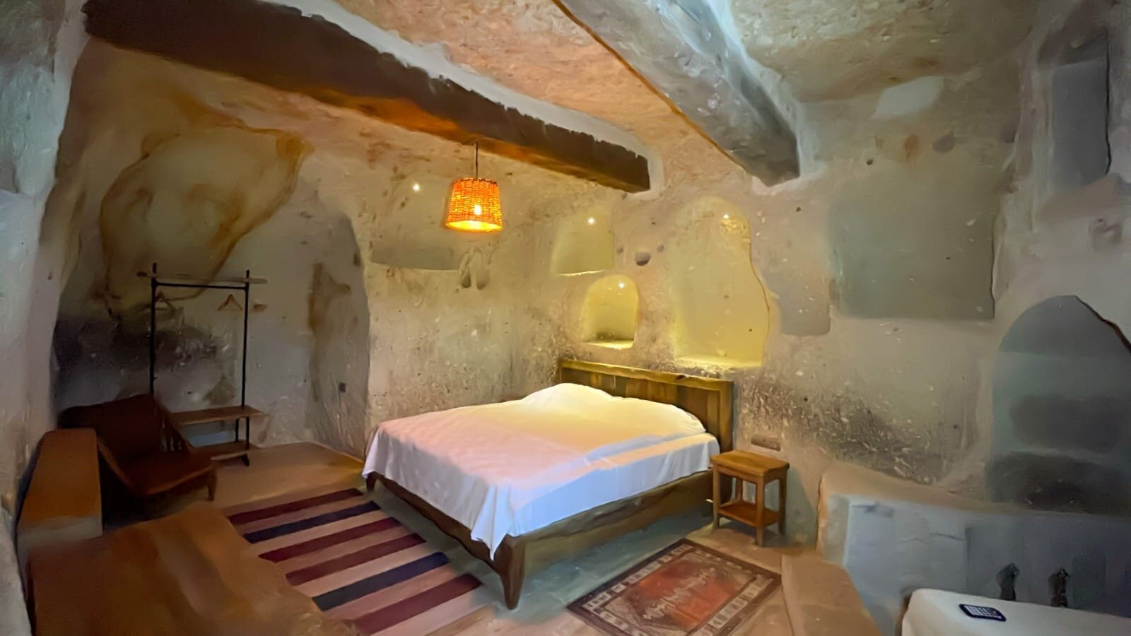 Fragman Hotel