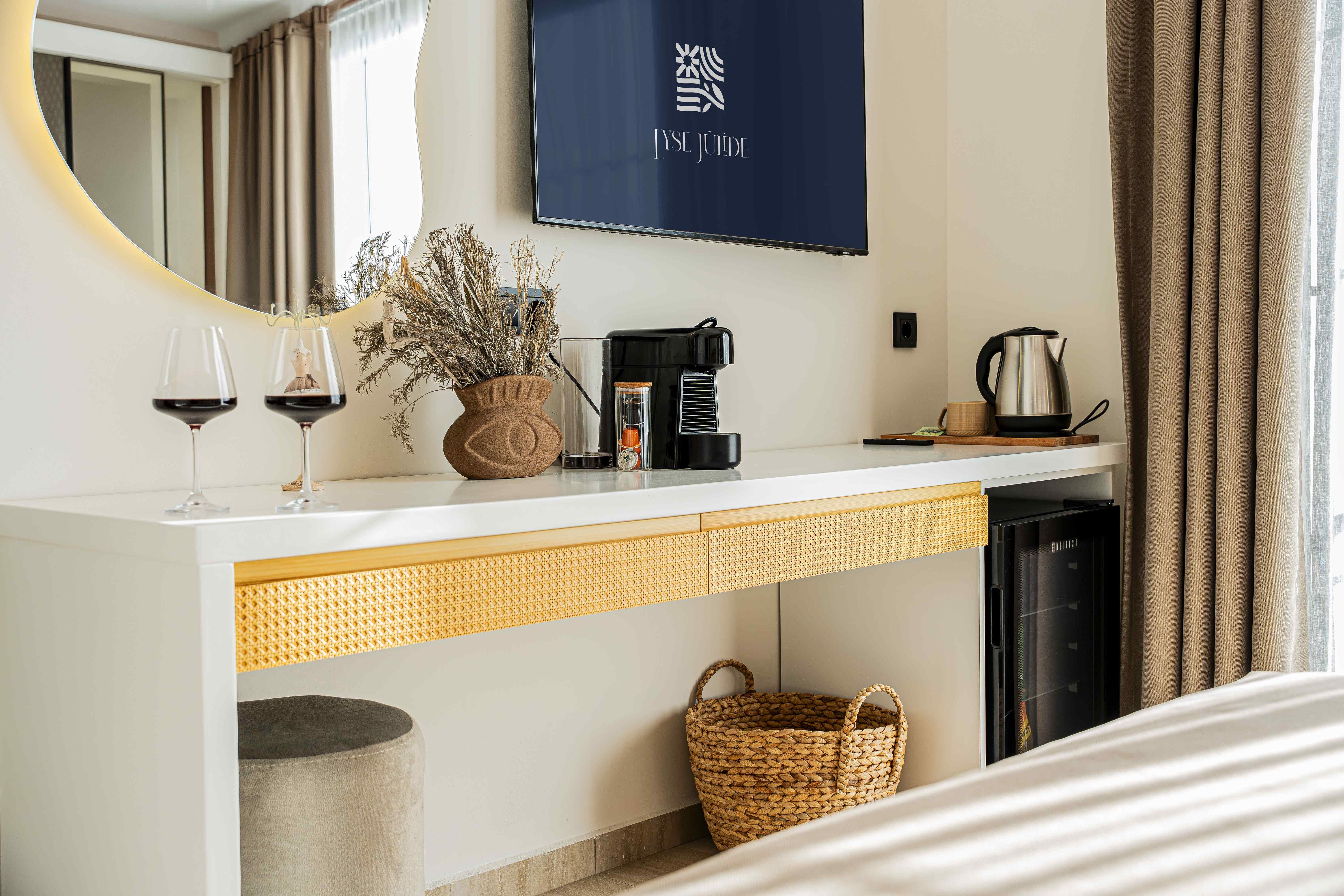 Superior Room with City View