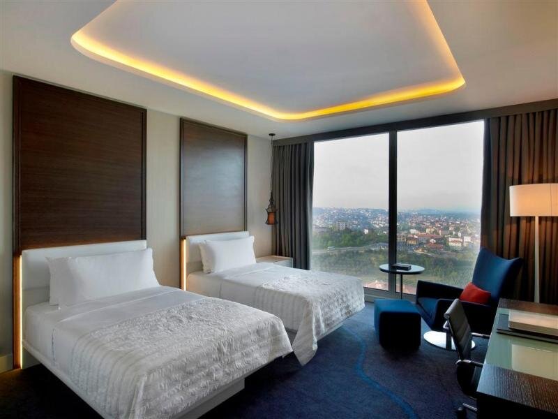 Le Meridien Etiler · 8
