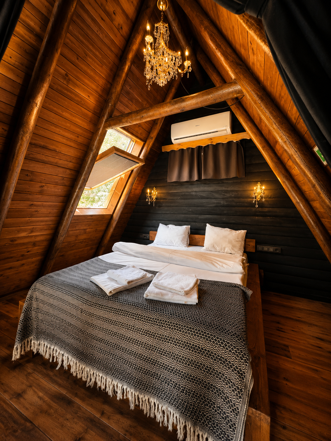 2+1 Bungalov ( Jakuzili,Isıtmalı Havuzlu,Şömineli)