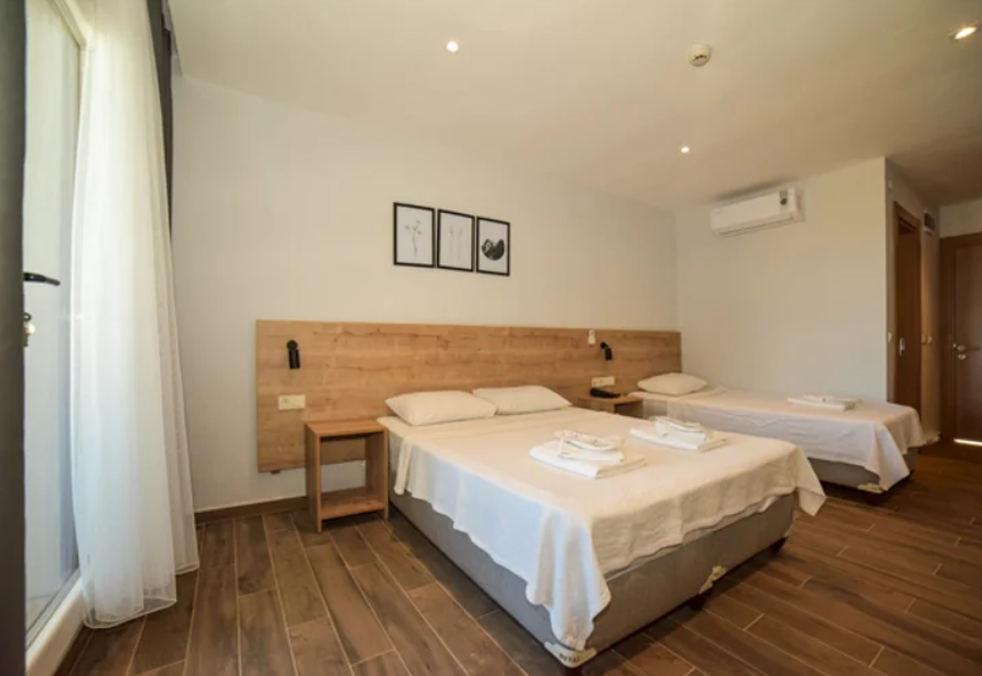 Standard Room (3 Person, Balcony)