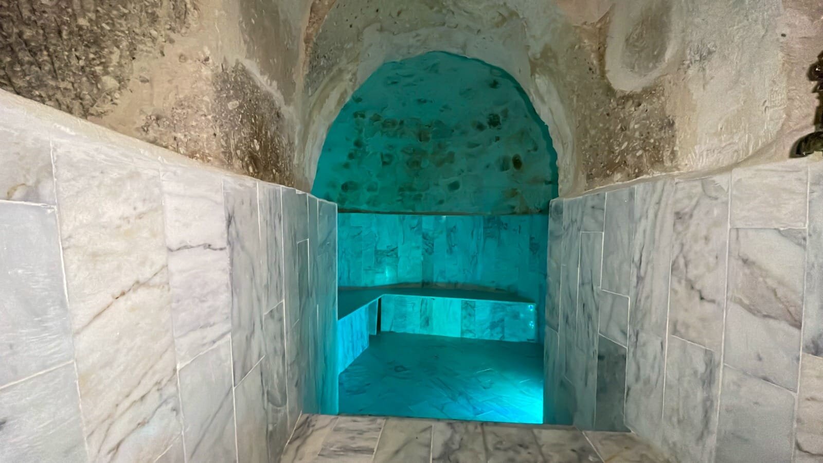 Fragman Hotel