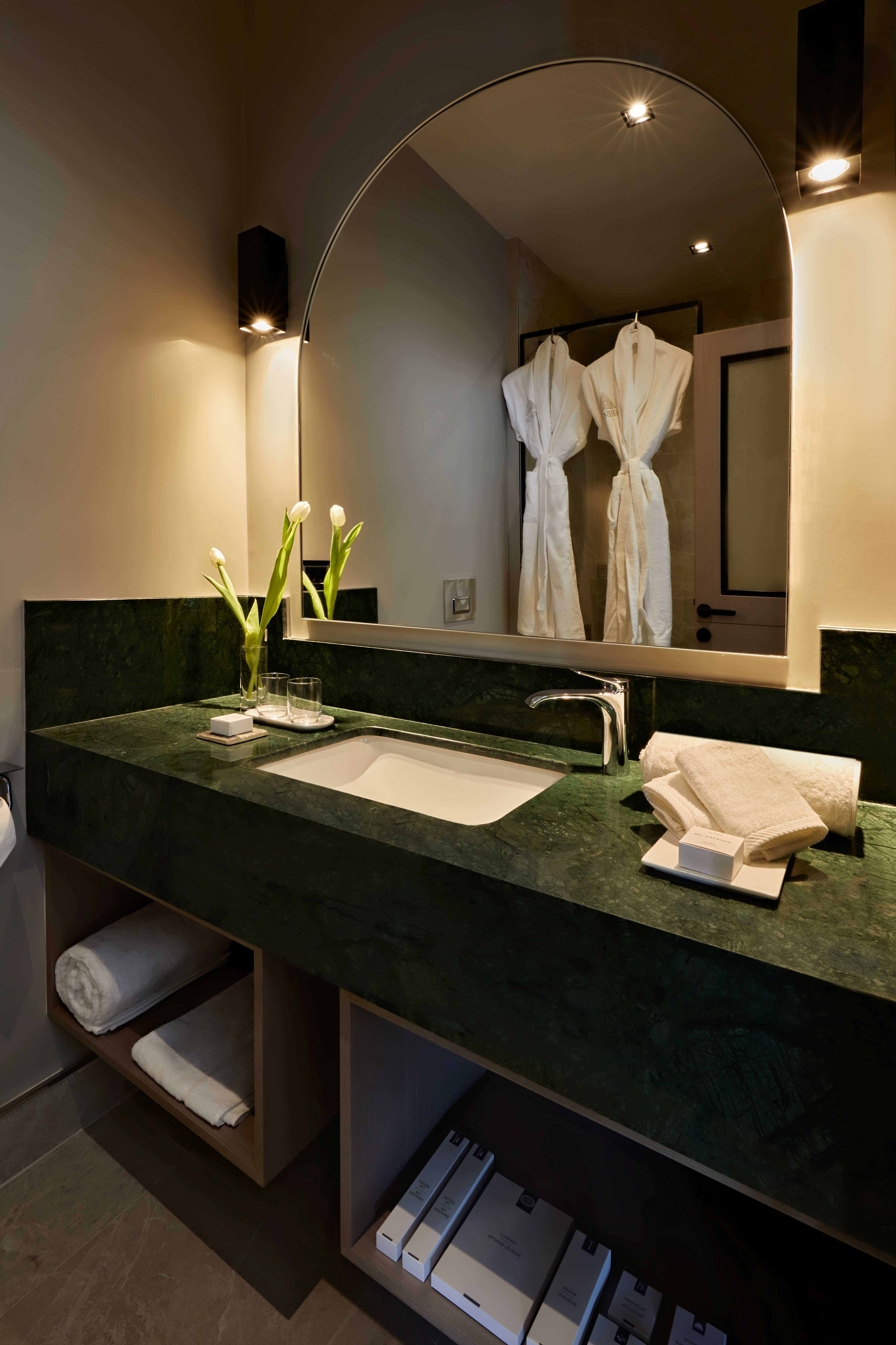 Suite Room w/ Sea View & Balcony