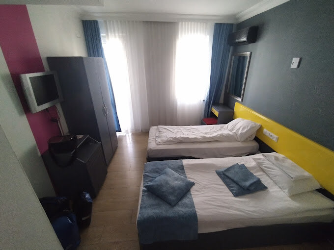 Standart Bir Büyük + Bir Tek Kişilik Yataklı Oda