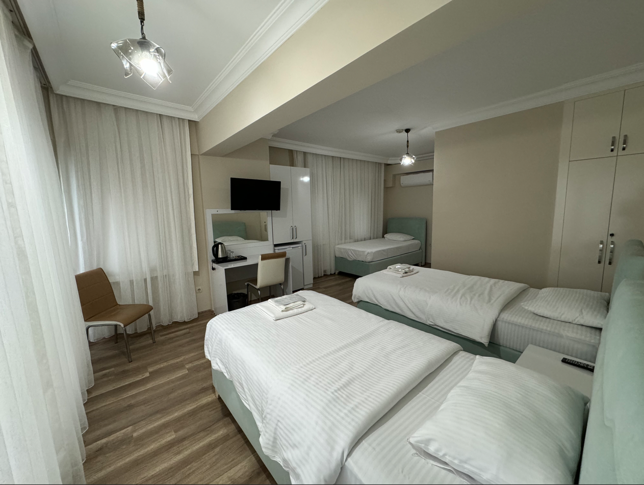 Üç Kişilik Özel Banyolu Deniz Manzaralı Oda - 05