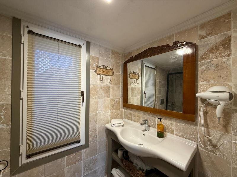 UZIVA Loft Suite