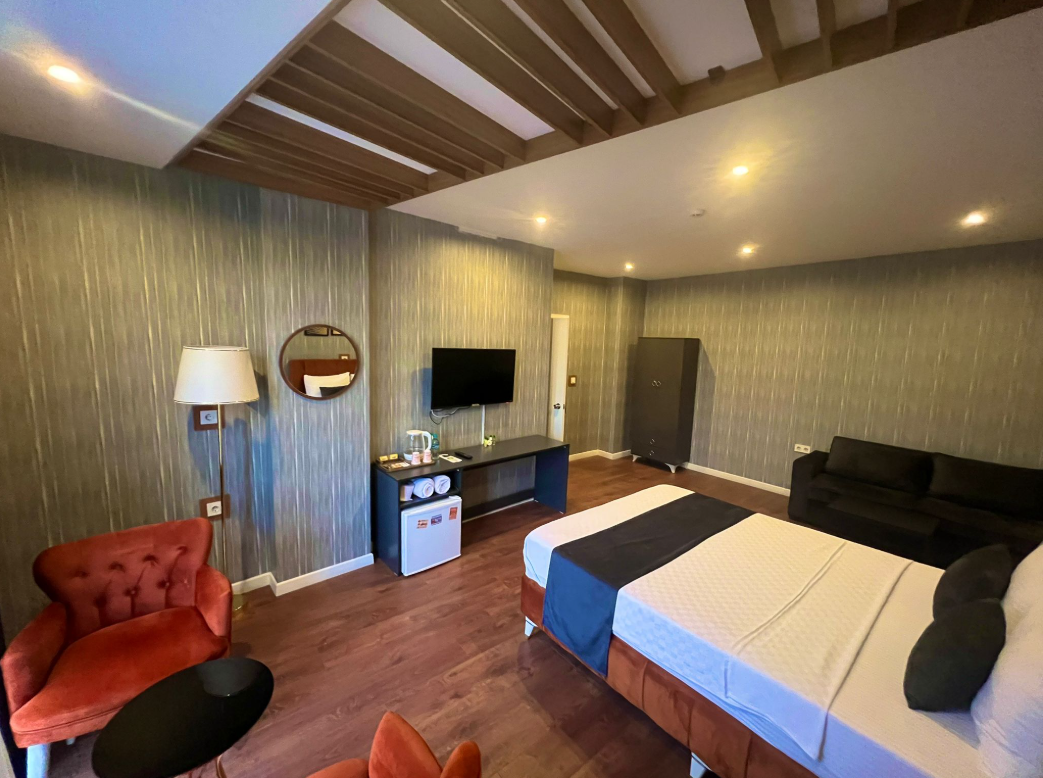 Beta Hotel · 3