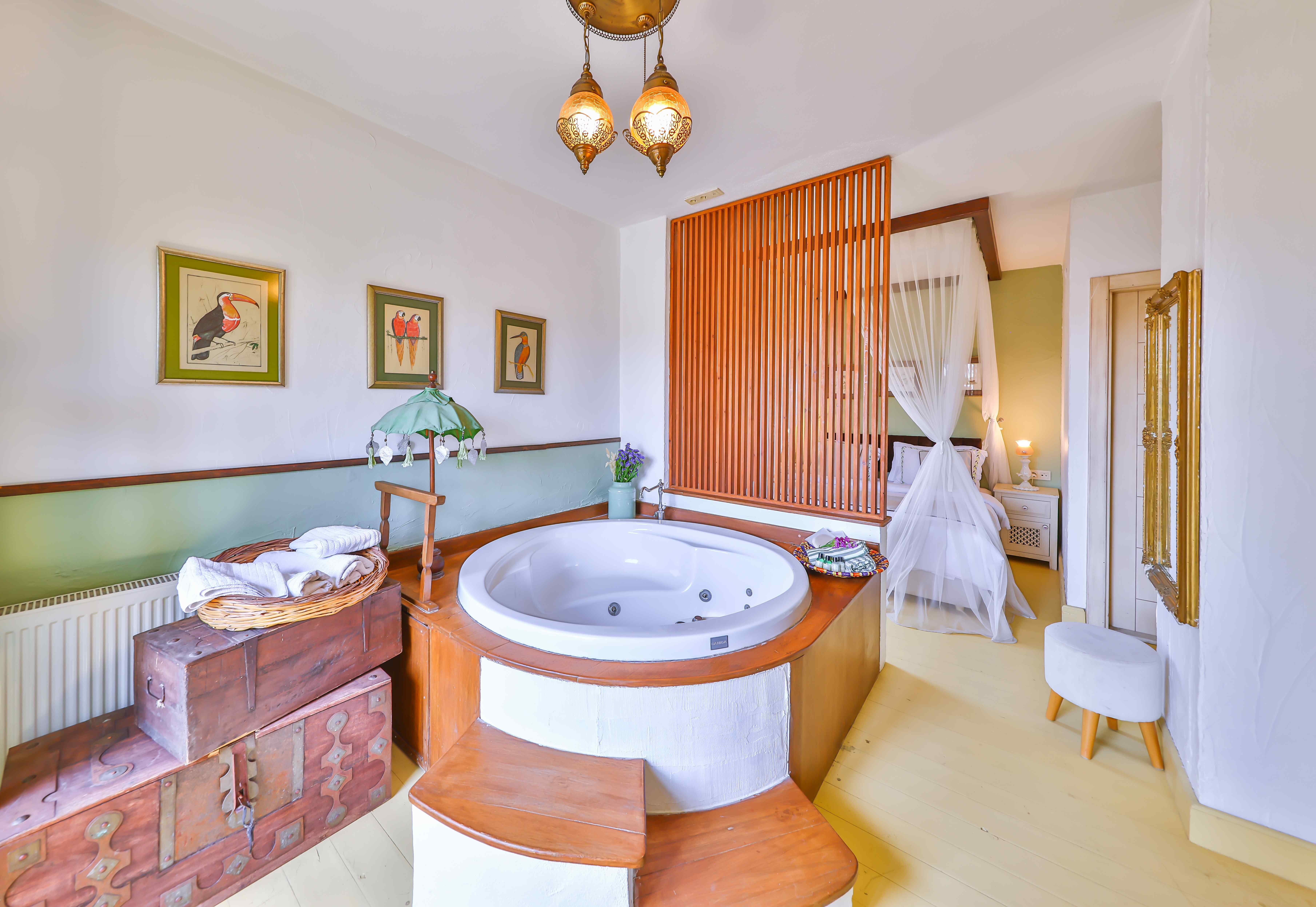 Suite Room, Pool View (Jacuzzi)