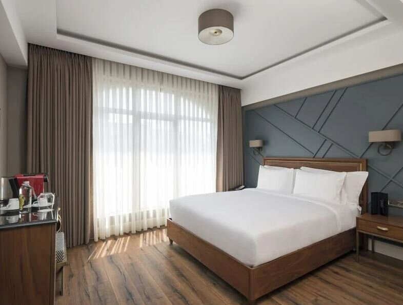 Superior French Room