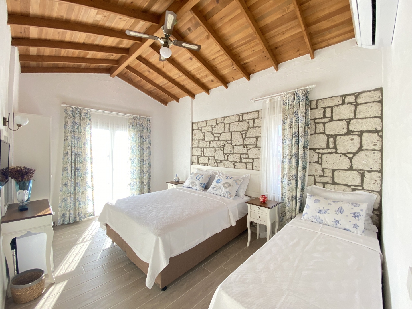 Superior Room (3 Person)
