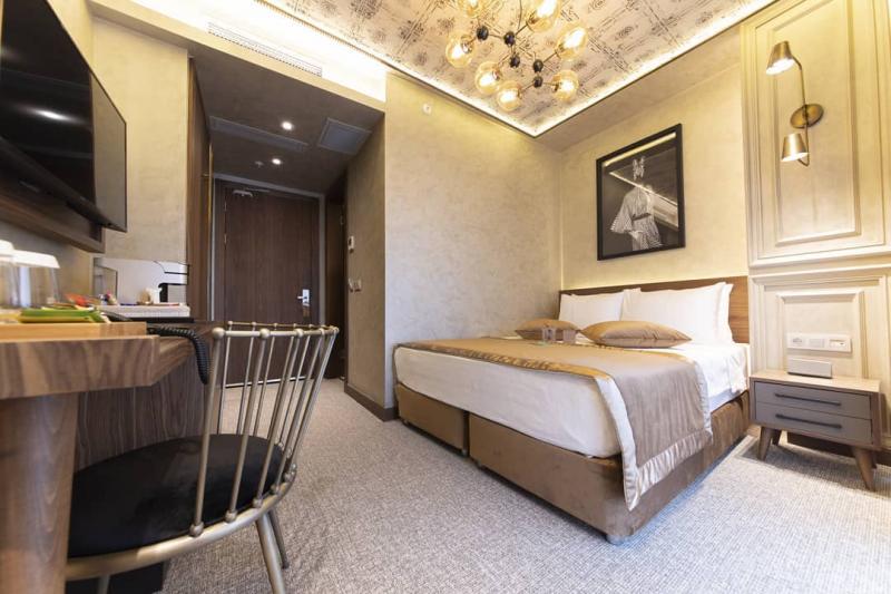 Tonight Hotel Port