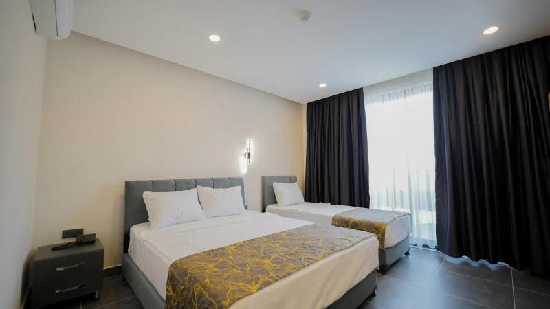 Has Balcony Room (Balcony)