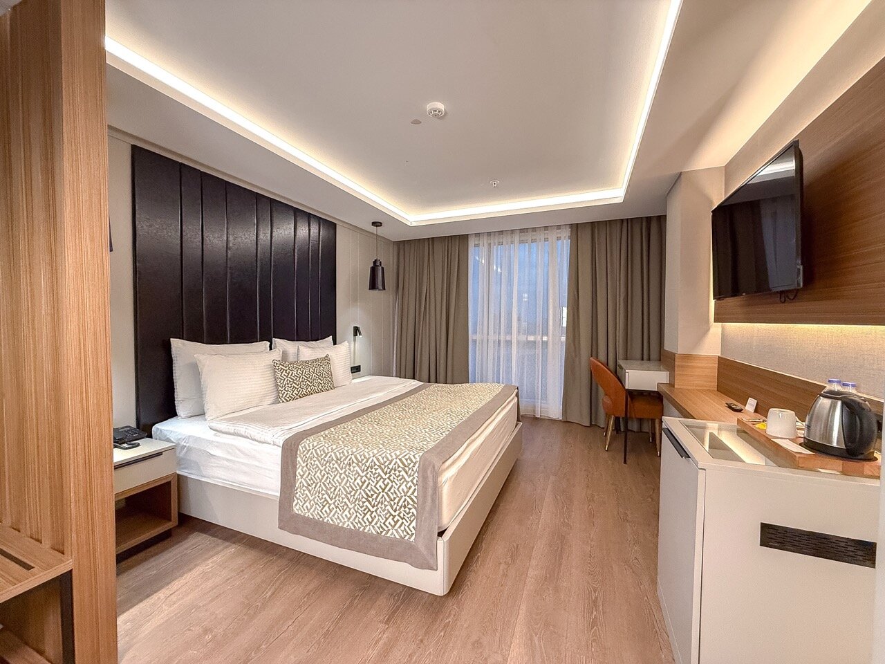 Grand Suite Jacuzzi and Balcony
