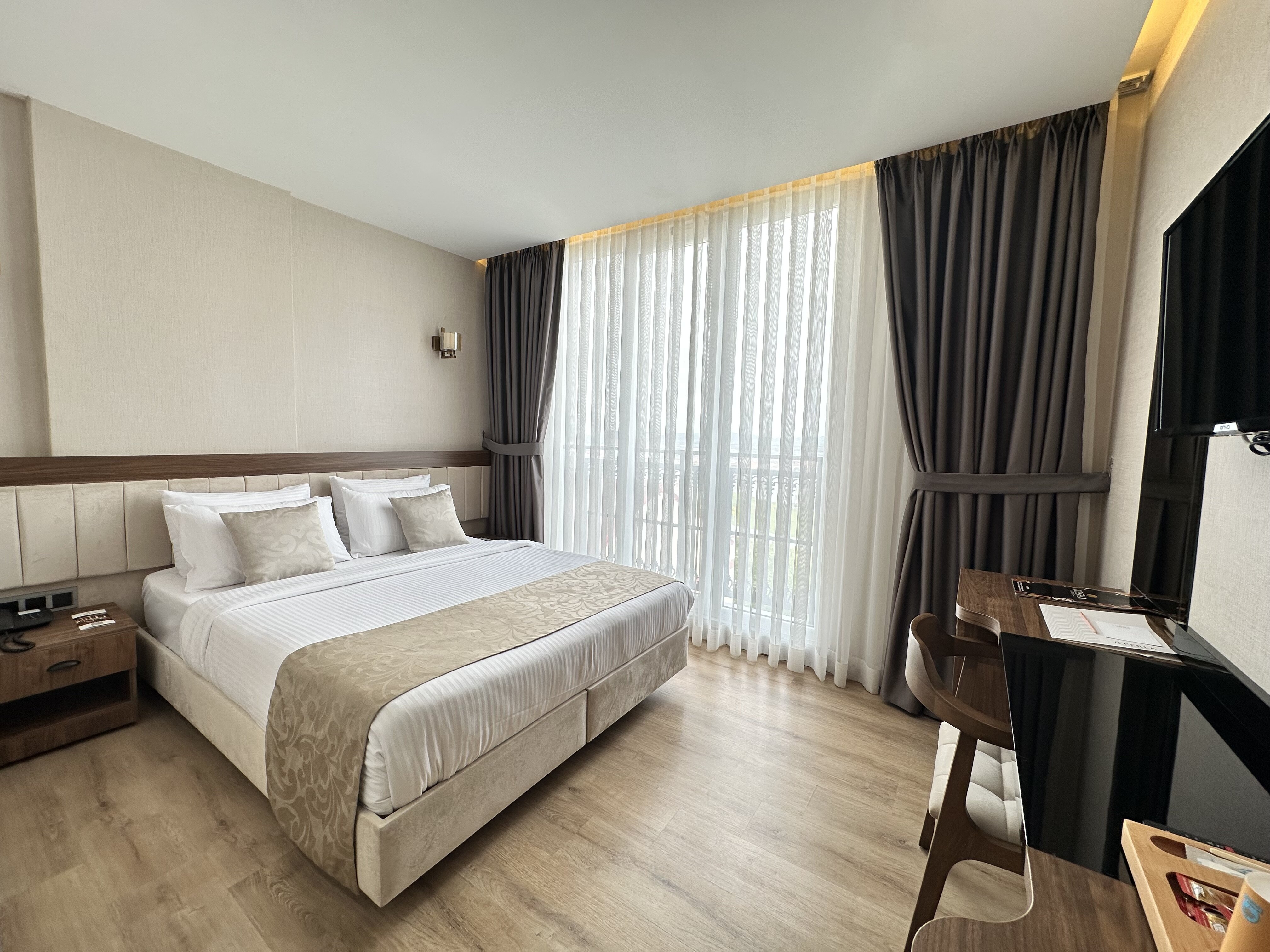 Operla Airport Hotels Trademark Collection By Wyndham