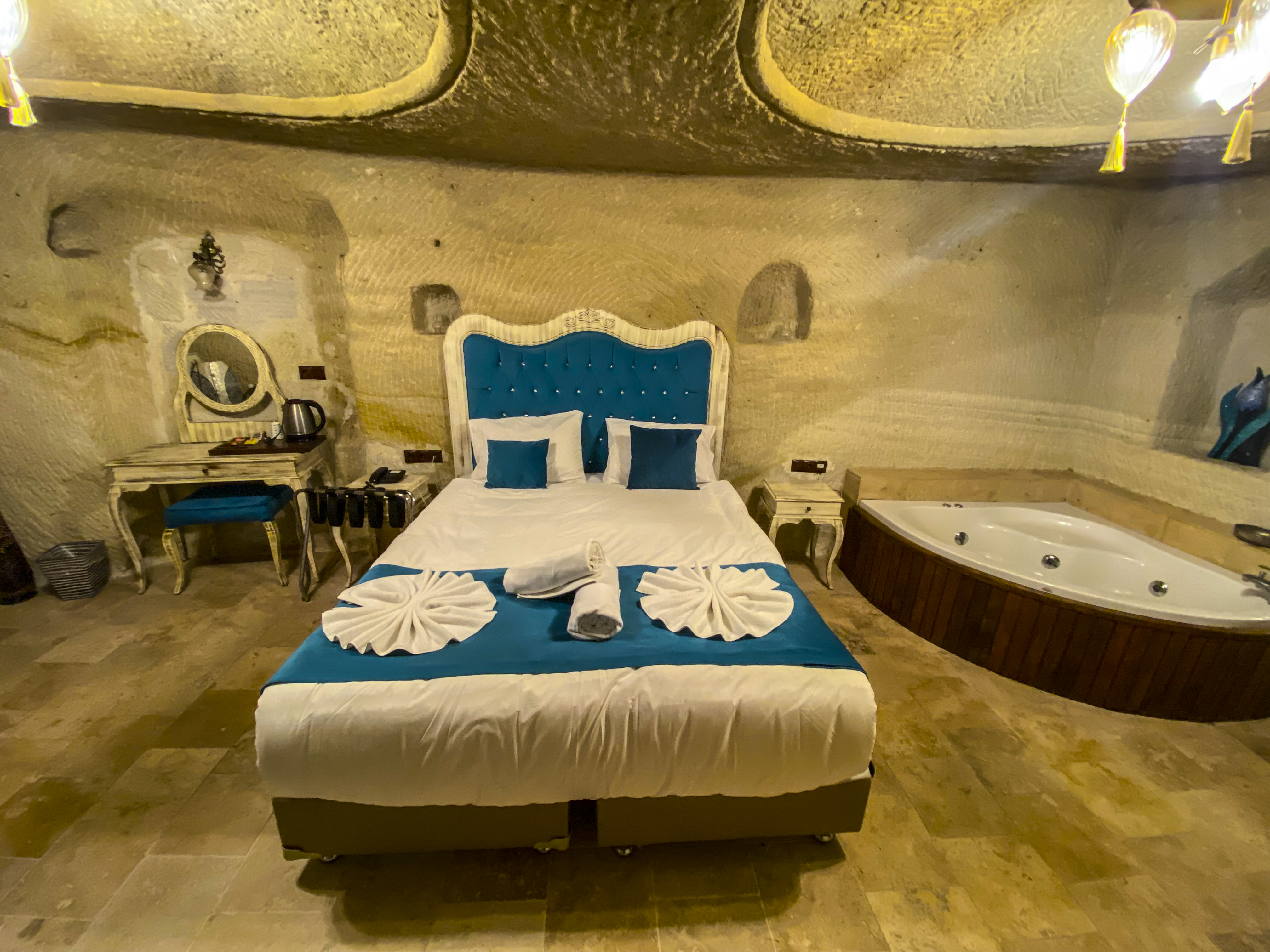 Deluxe Cave Room (Jacuzzi)