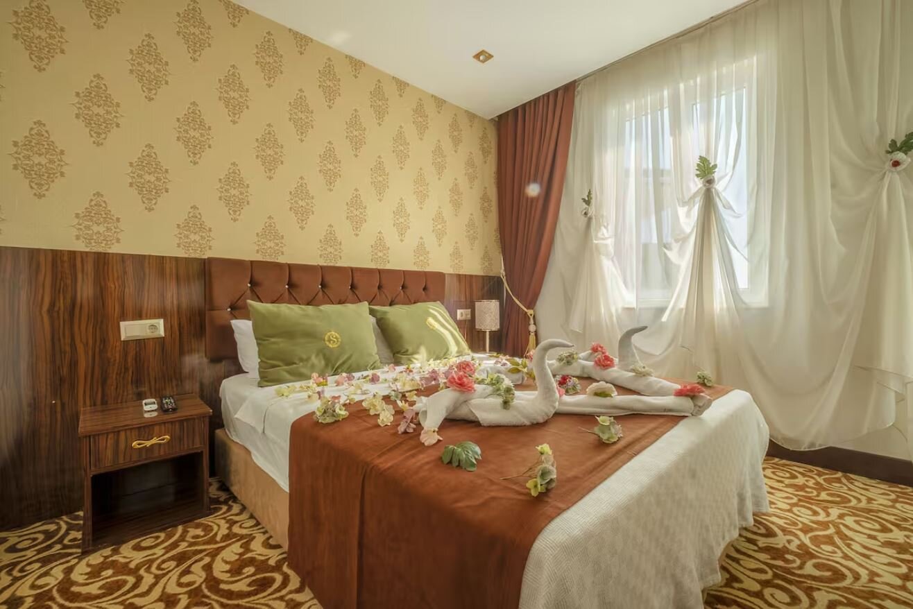 S White Hotel