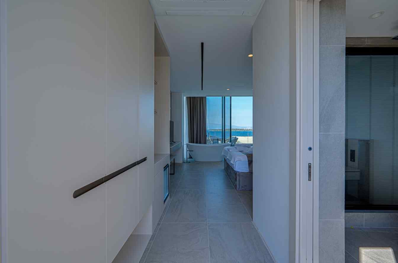 Executive Sea Studio Suite