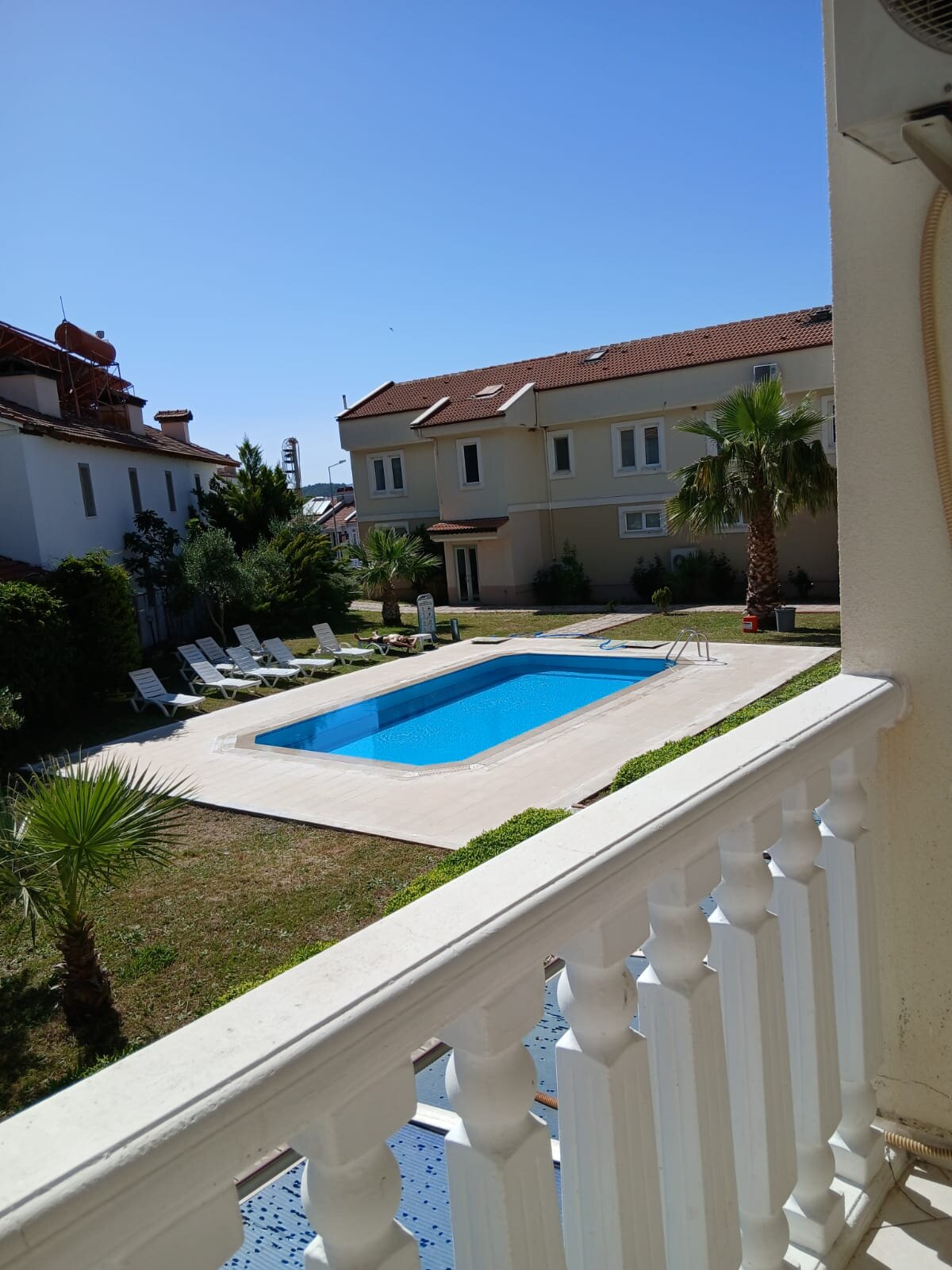 2+1 Balkonlu Bahçe ve Havuz Manzaralı Daire