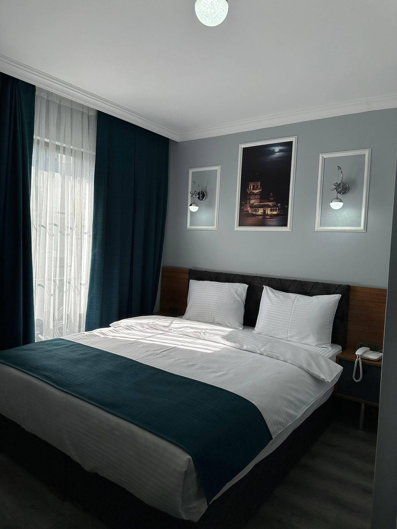 Asgard Hotel · 4