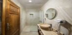 Superior Courtyard Suite with Jacuzzi Görseli