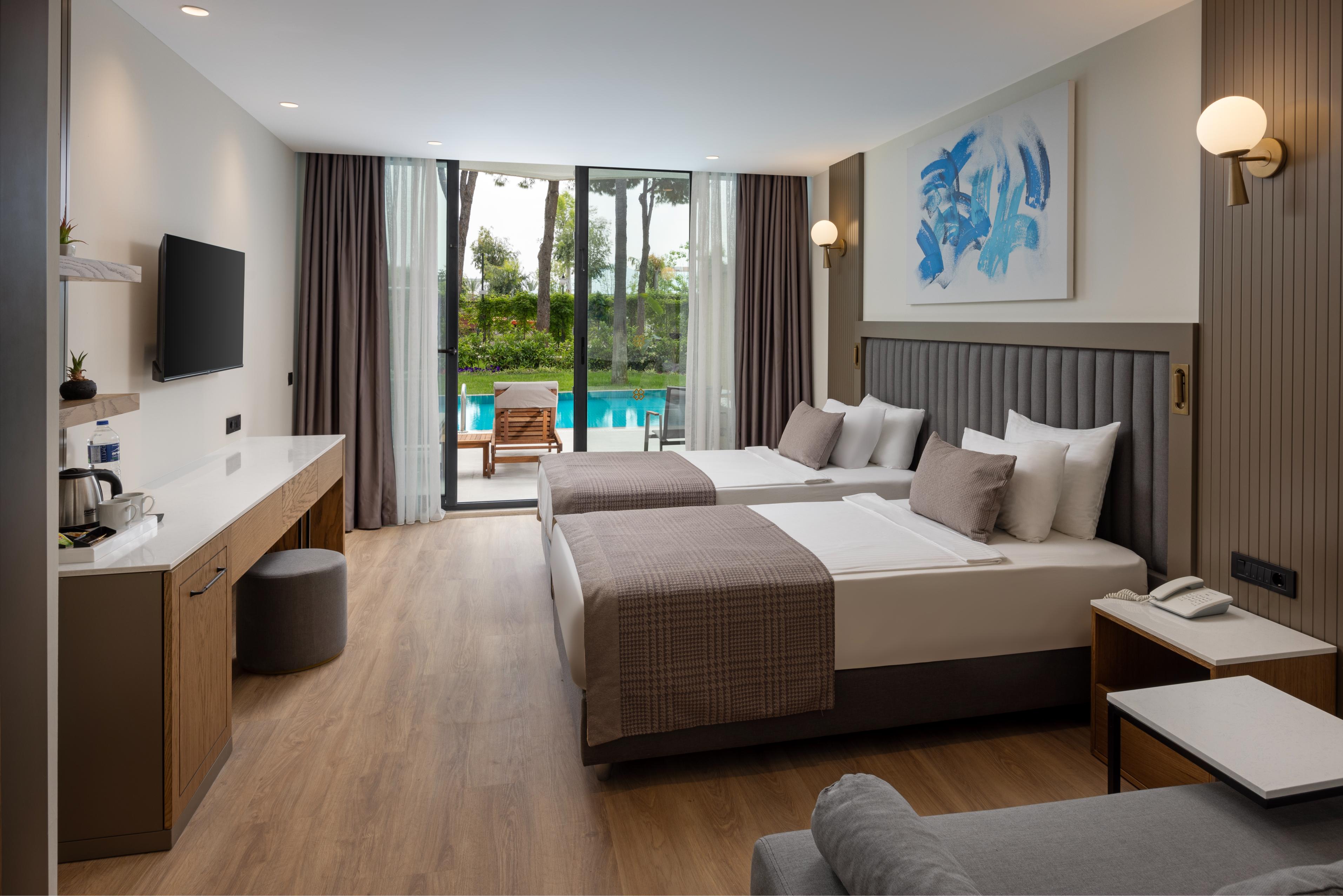 Superior Swim Up Room