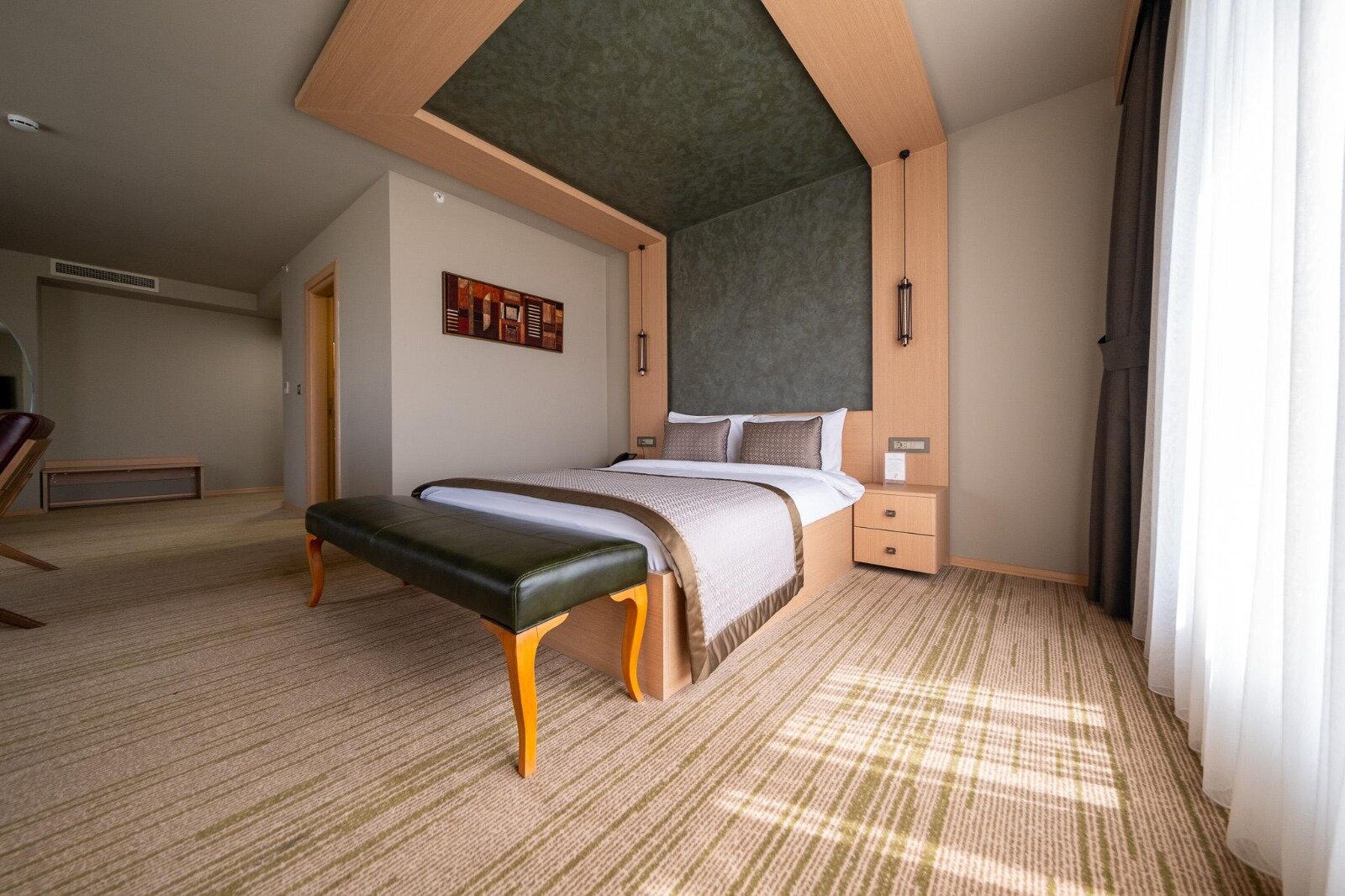 Avec Hotel · 48