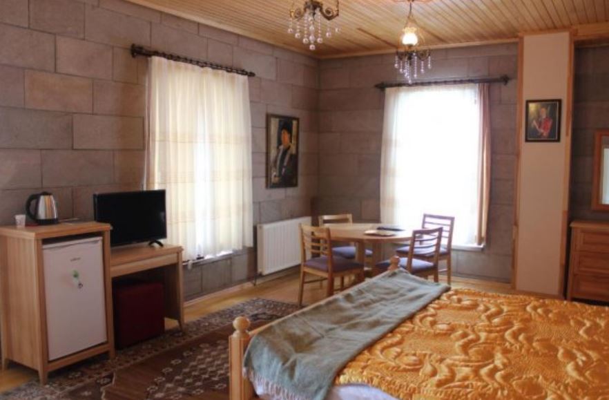 Çıldır Gölü Konağı (Taş Konak)