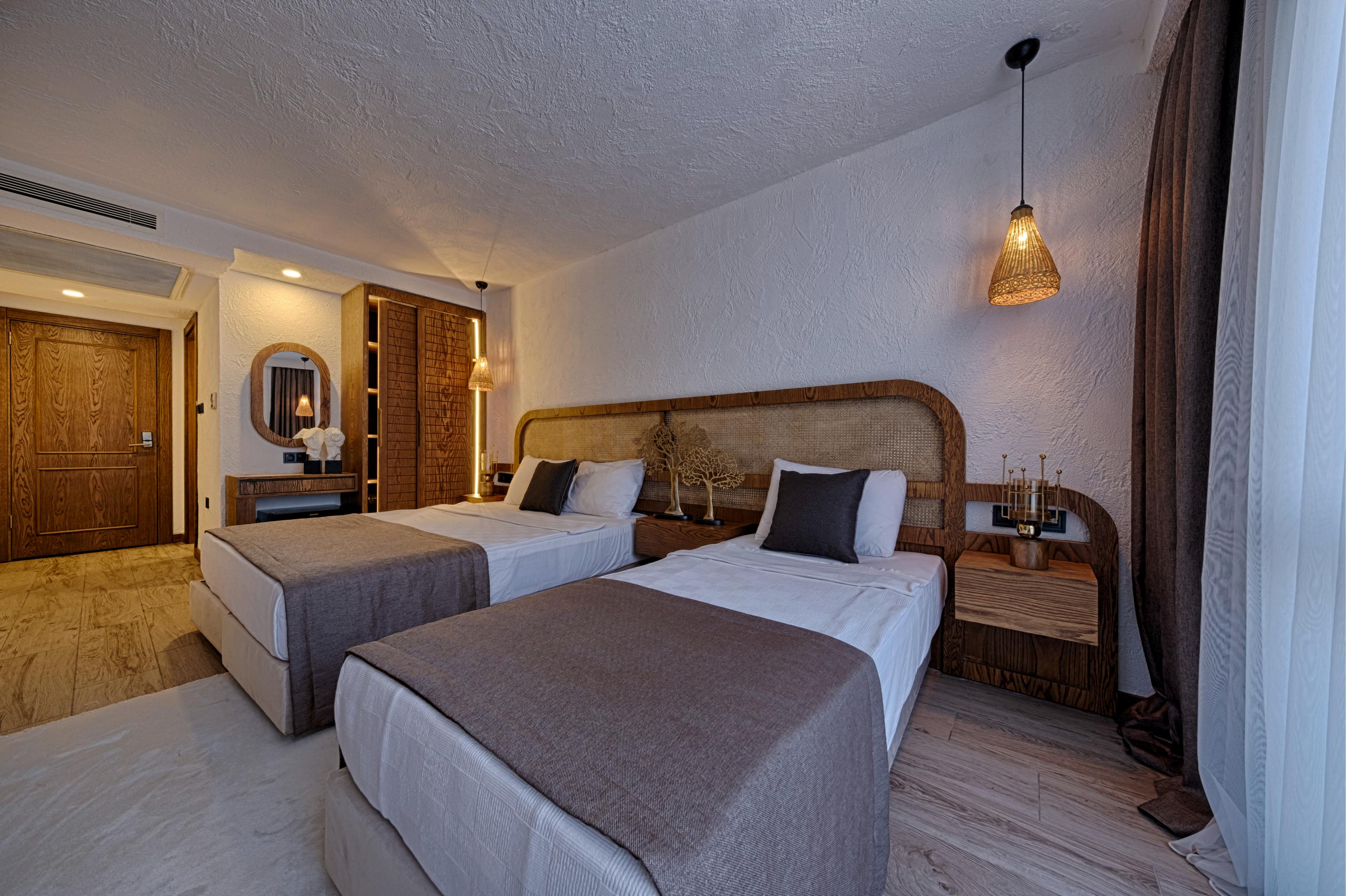 Standard Room, Partial Sea View