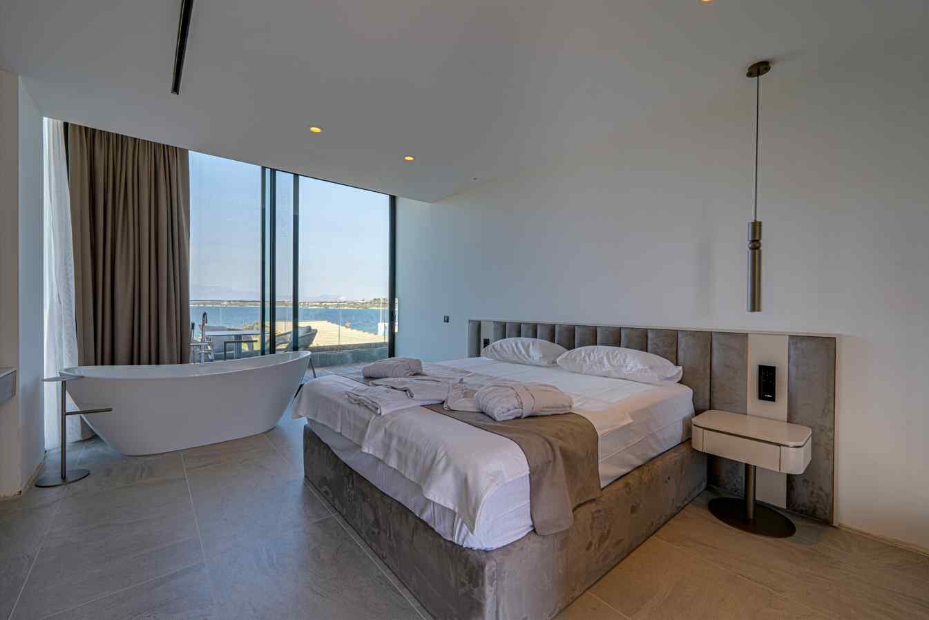 Executive Sea Studio Suite