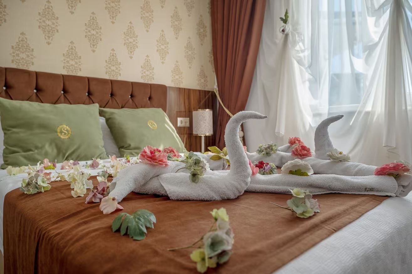 S White Hotel