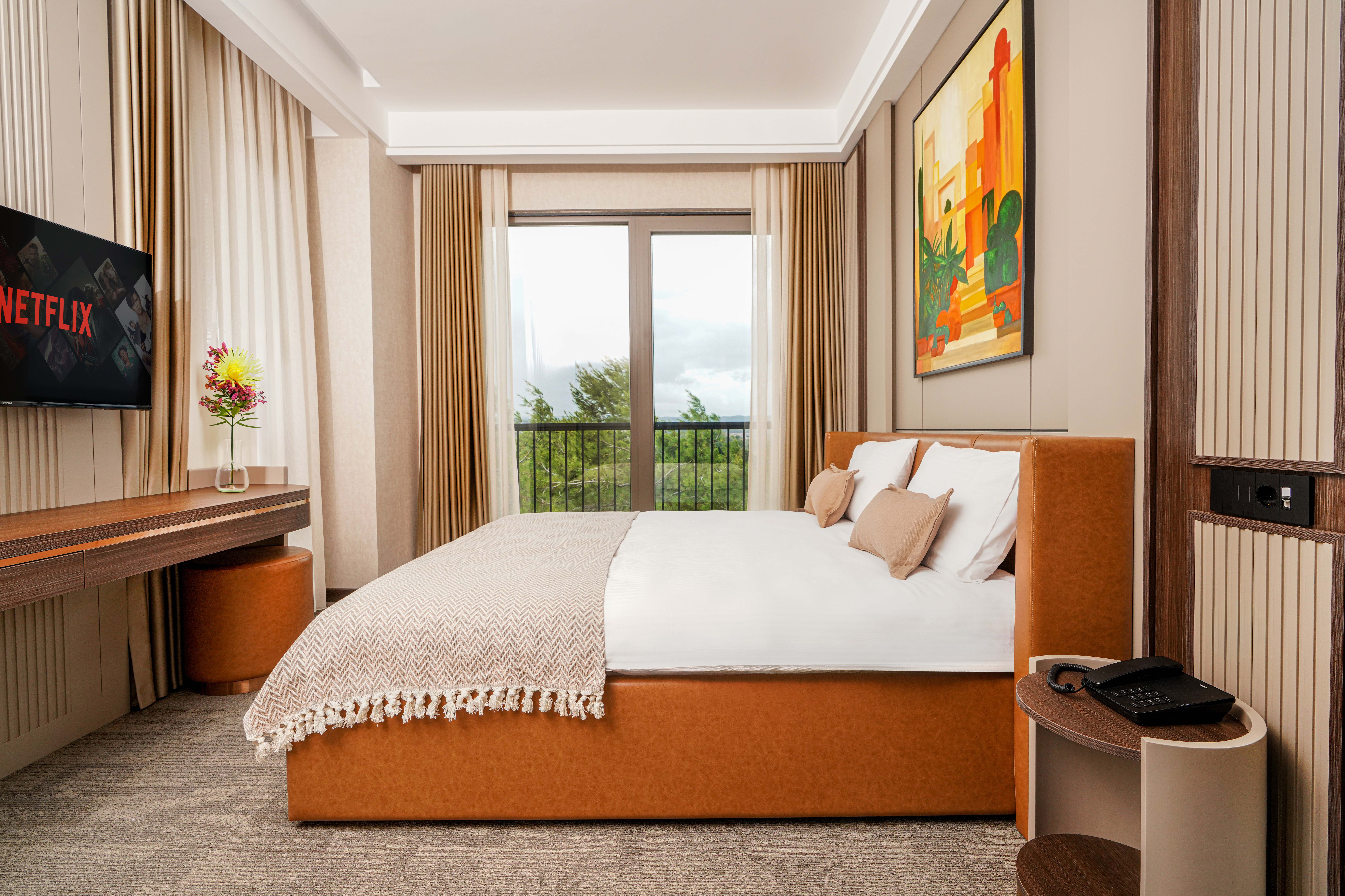 Corner Room, Sea View