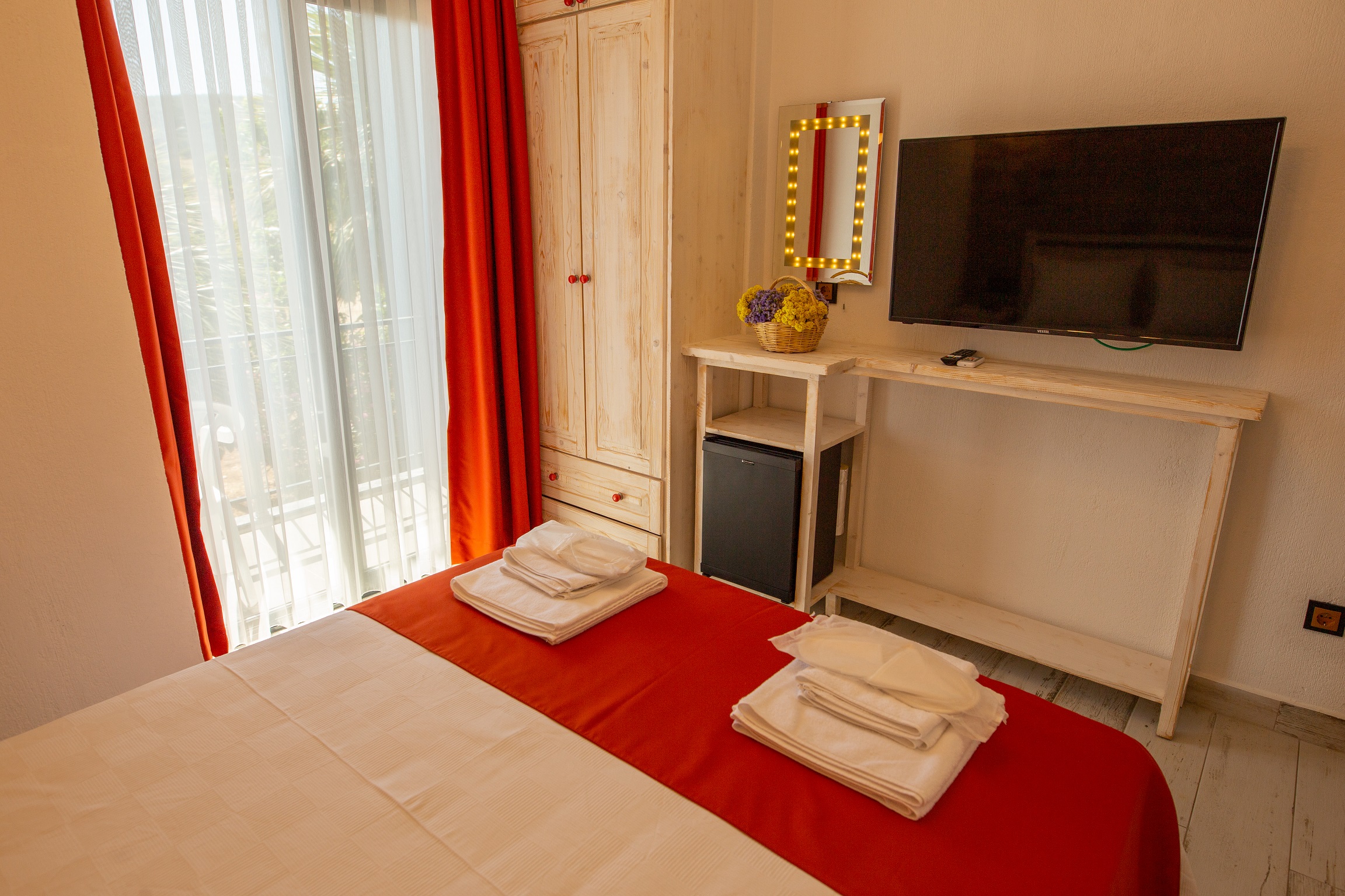 Deluxe Room, Land View