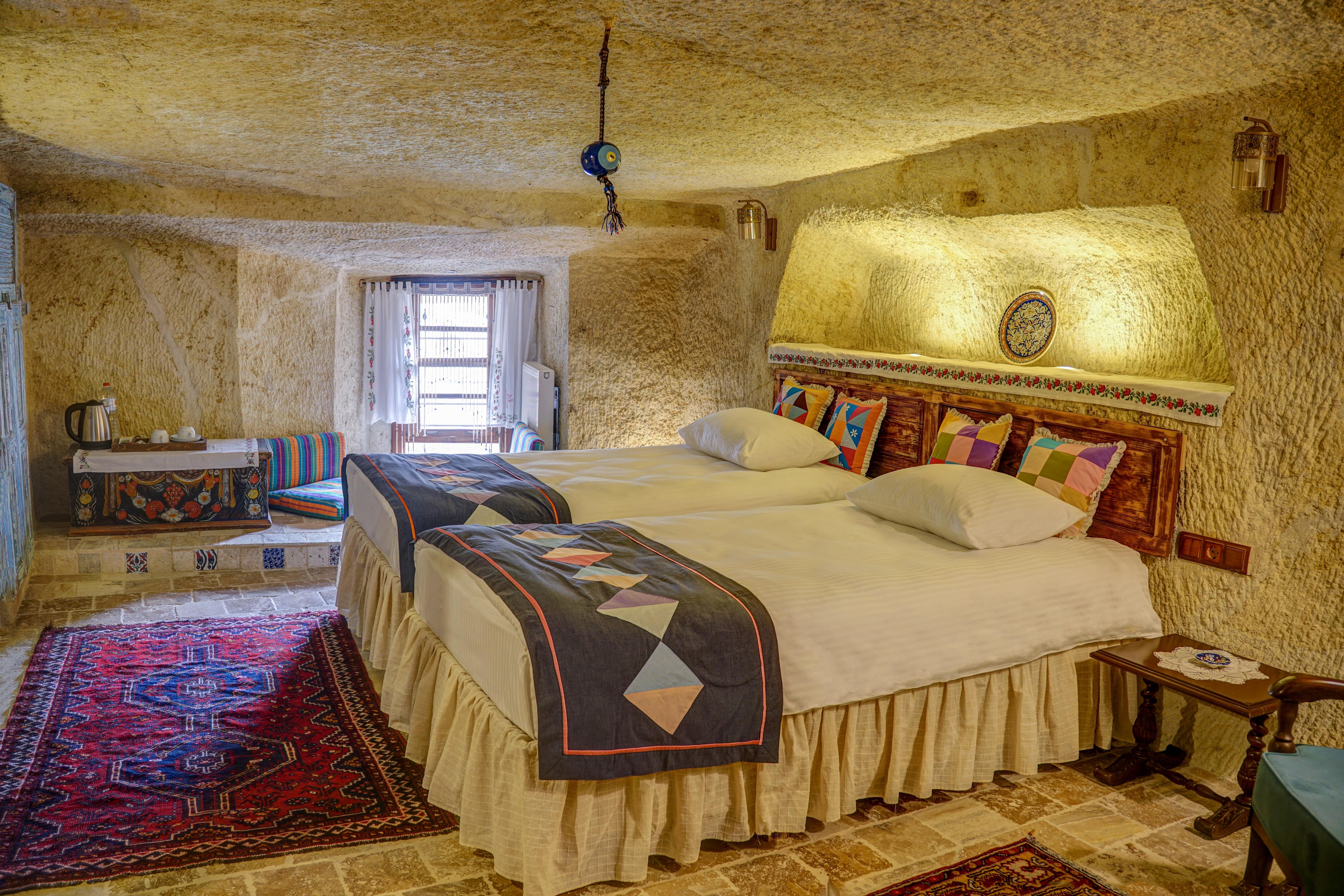 105 Genevir Deluxe Cave Room
