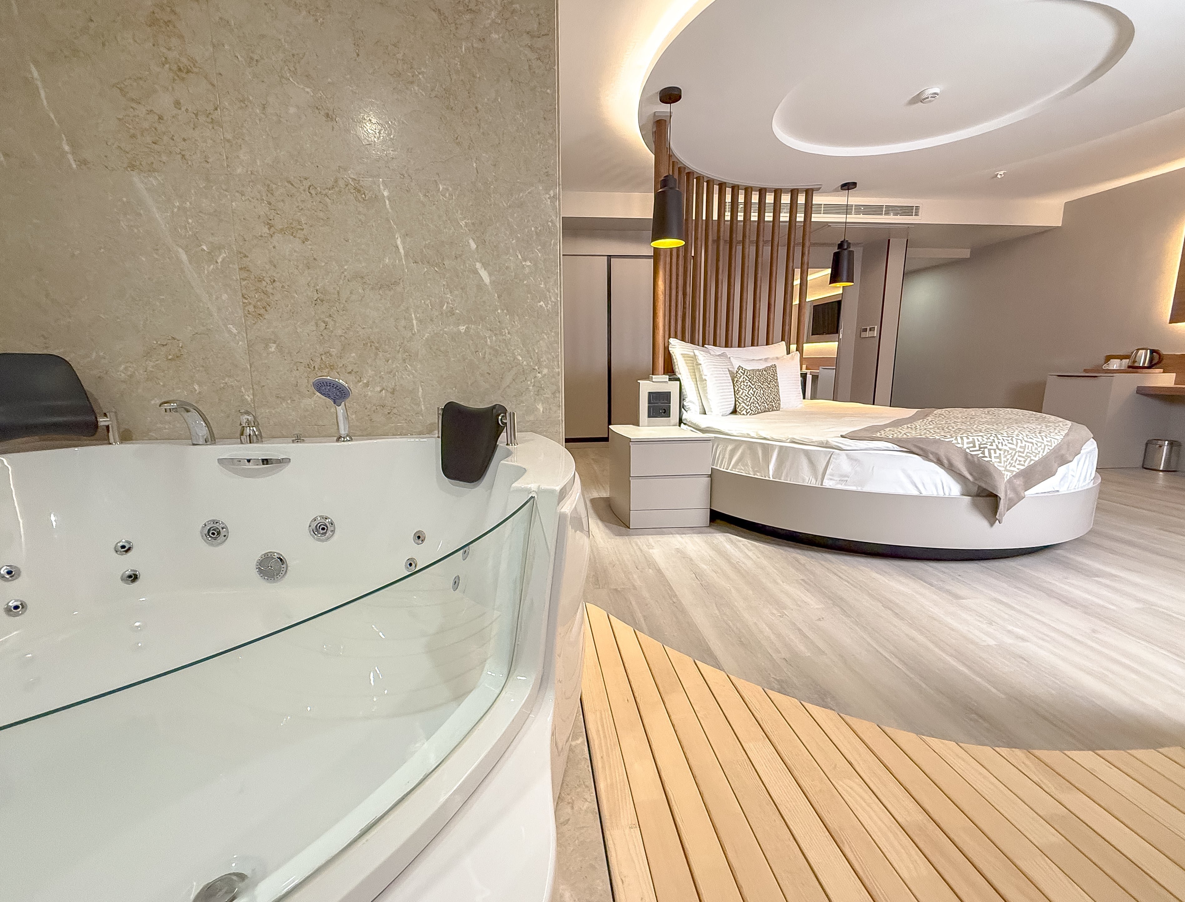Honeymoon Room with Jacuzzi