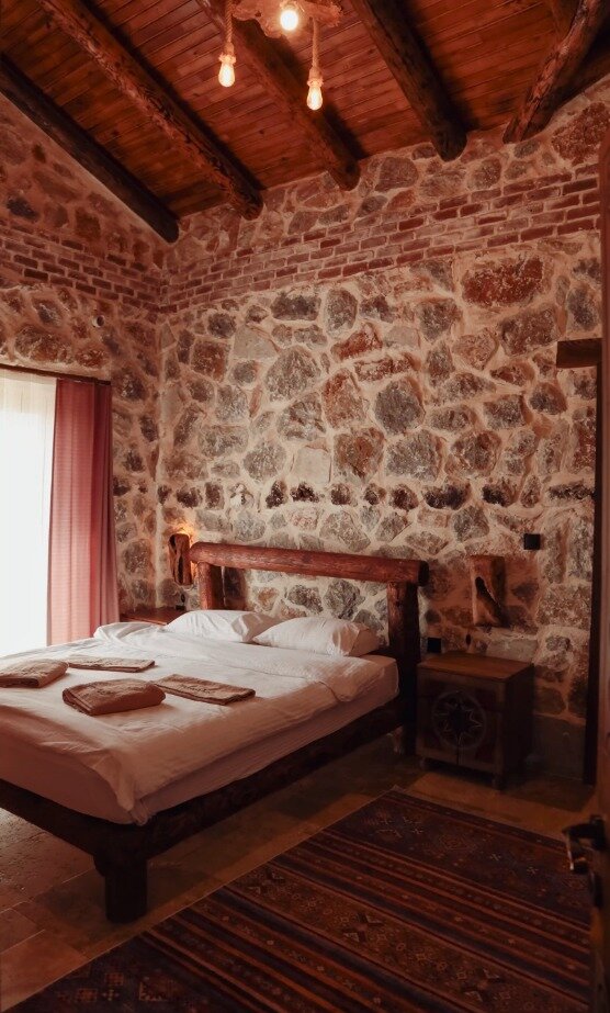 Taş Villa Göl Manzaralı , Isıtmalı Havuzlu