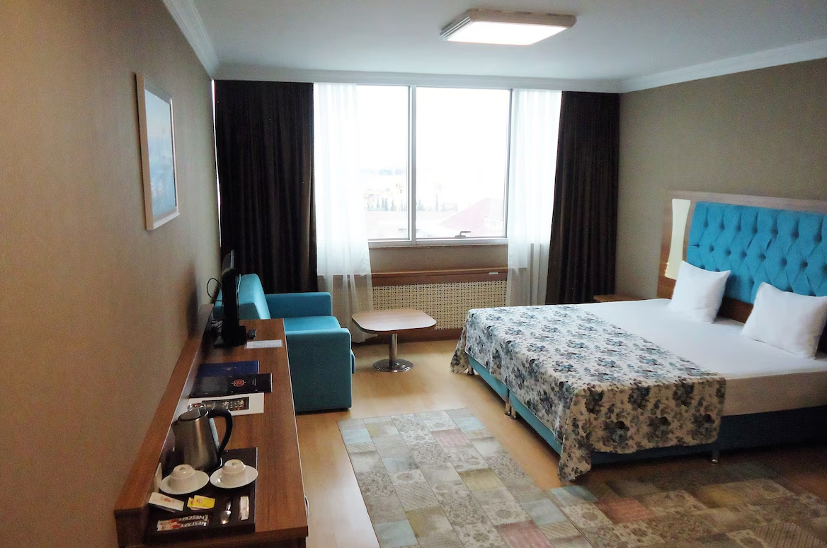 Golden Lounge Hotel · 10