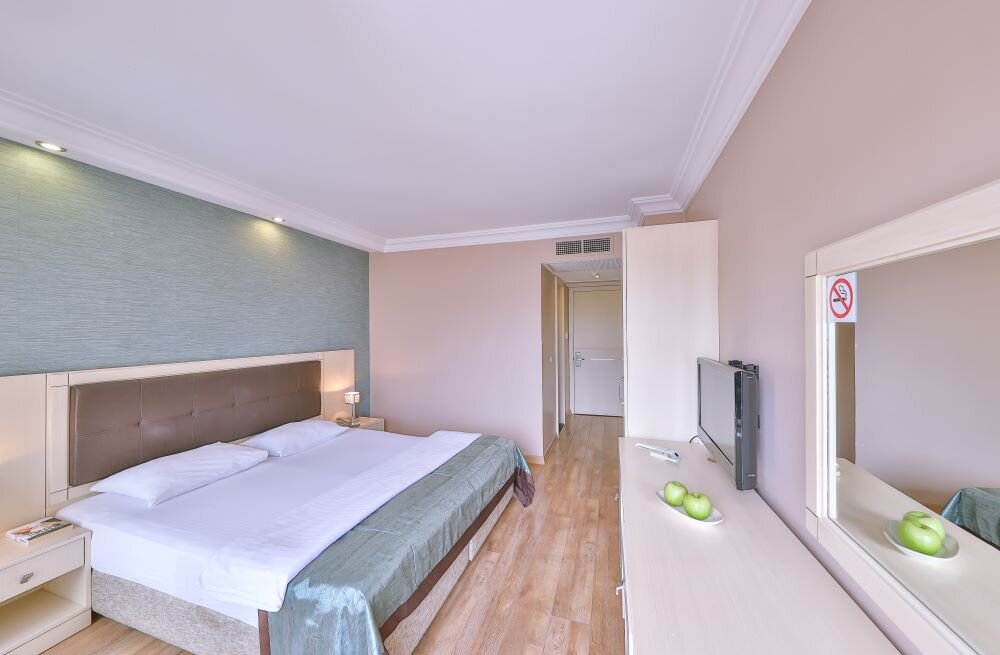 Iki Ayrı Yataklı Oda, Cadde Manzaralı