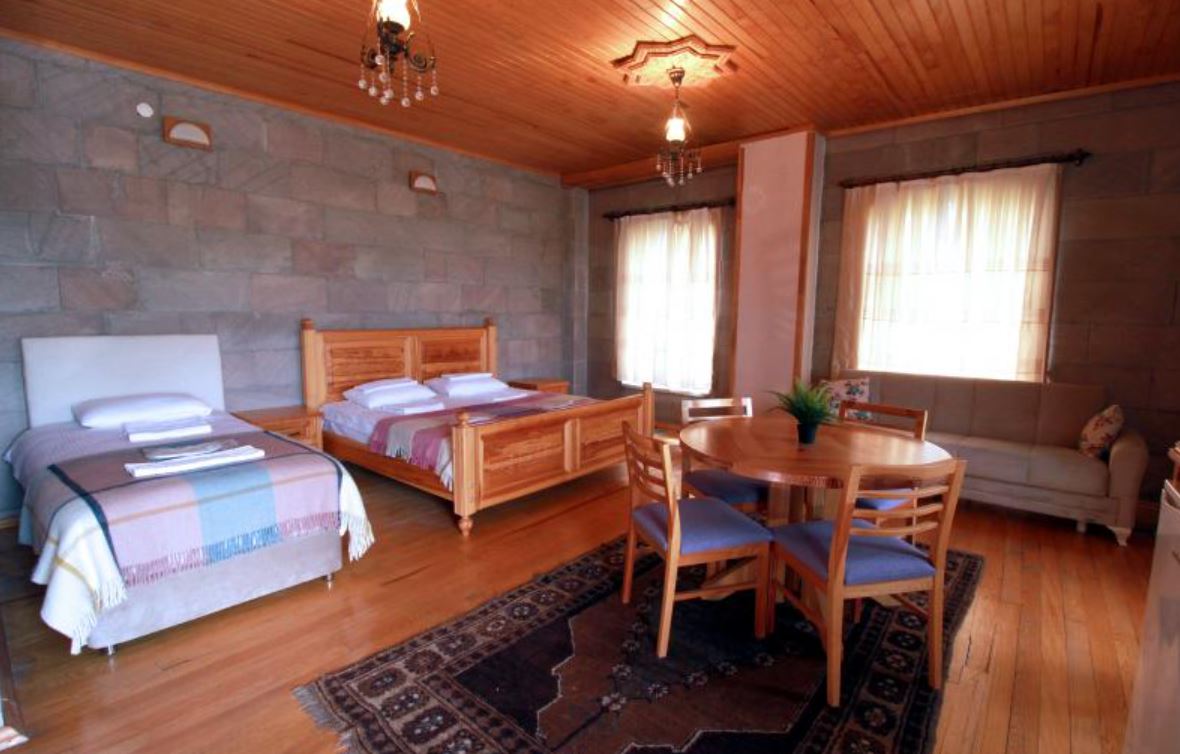 Çıldır Gölü Konağı (Taş Konak)