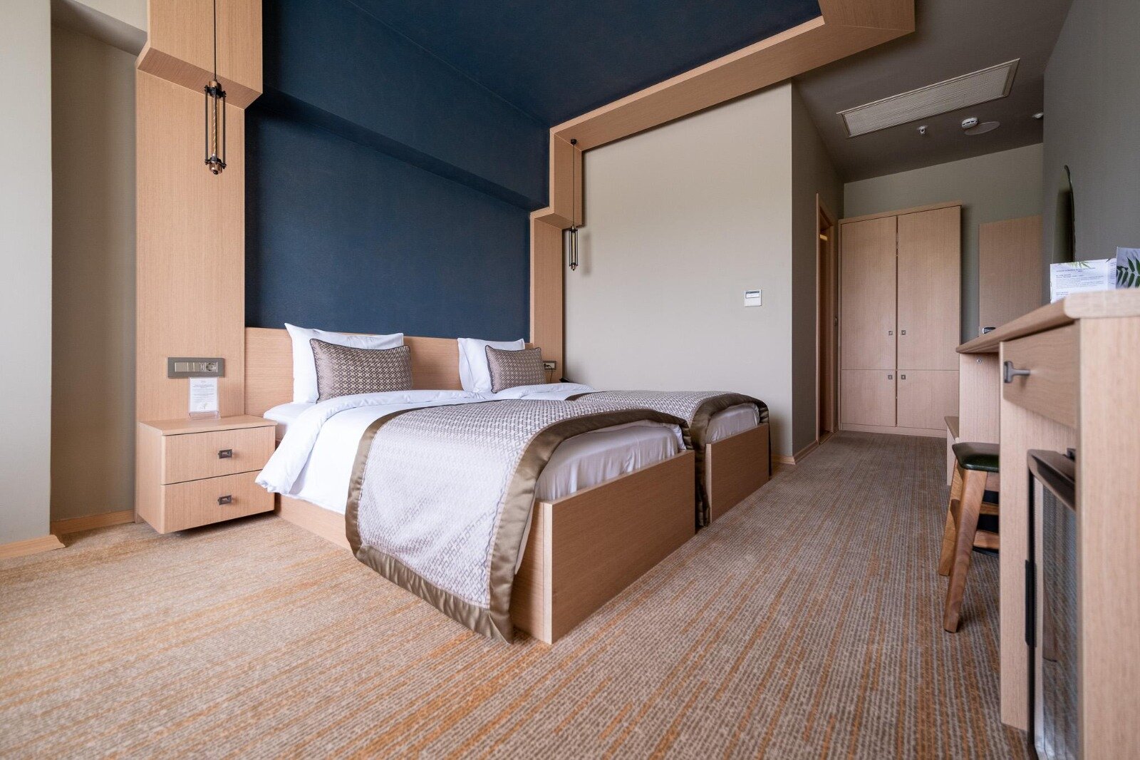Avec Hotel · 28