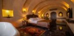 Junior Cave Suite with Bathtub and Fireplace  Görseli