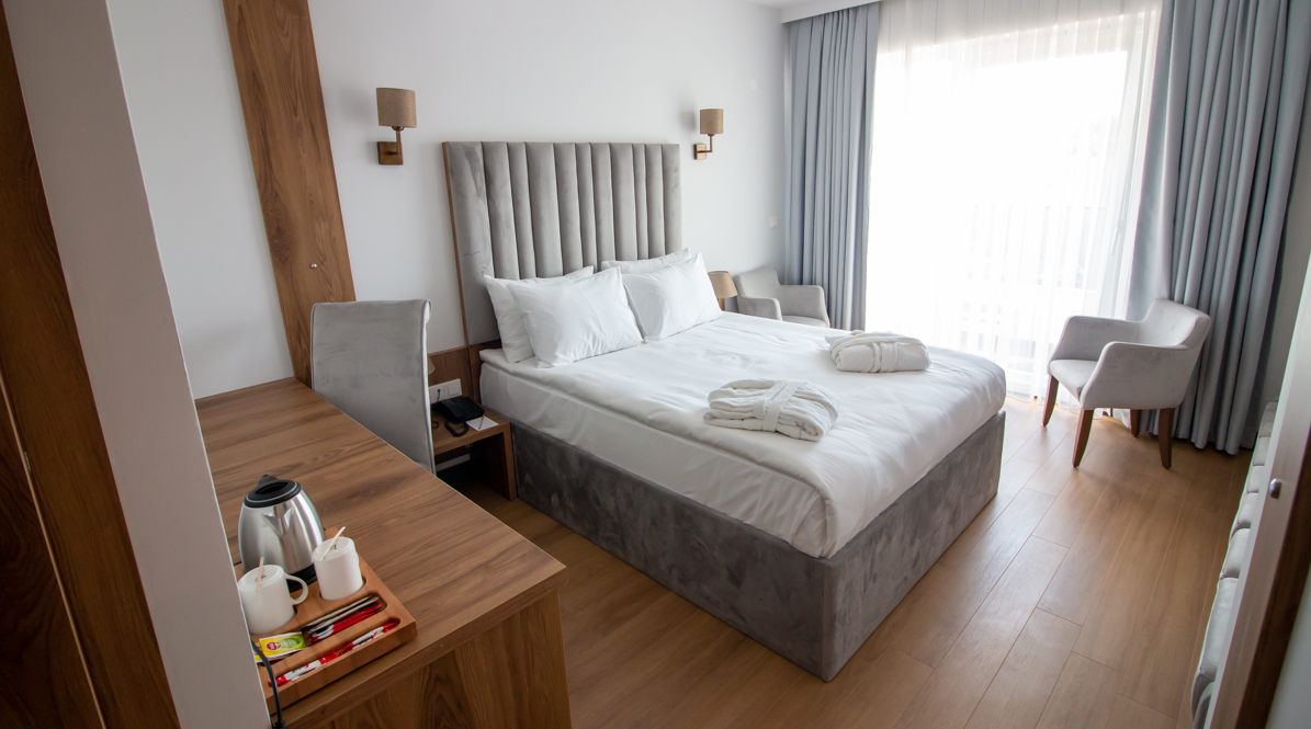 Lake Life Hotel
