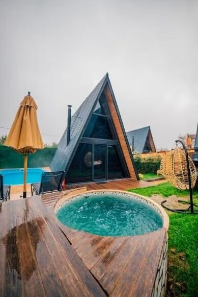 Bungalov Suit Oda, Havuz Manzaralı
