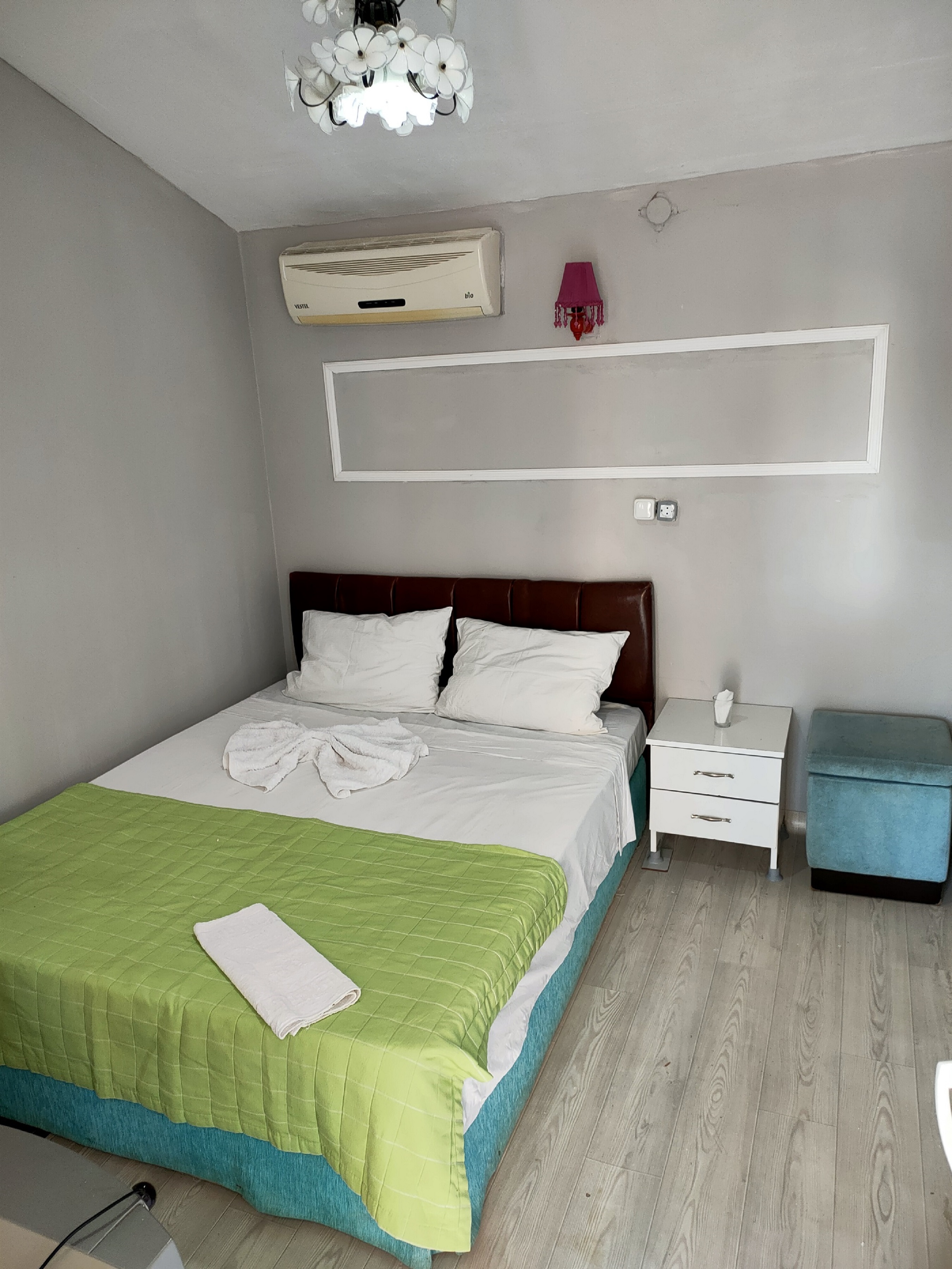 Economy Room