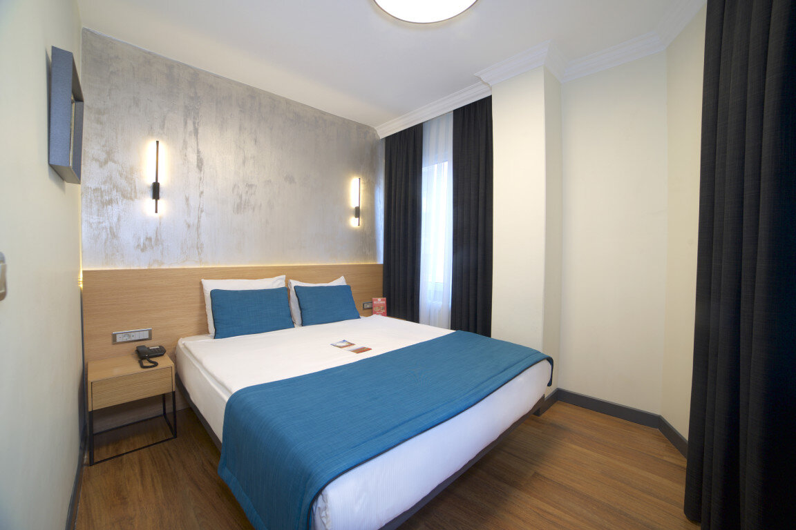 Suit Balkonlu Oda (Balkonlu)