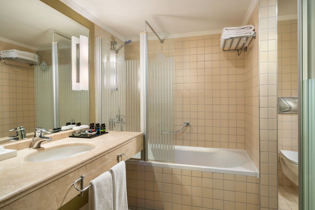 Kaya İstanbul Fair & Convention Hotel · 64