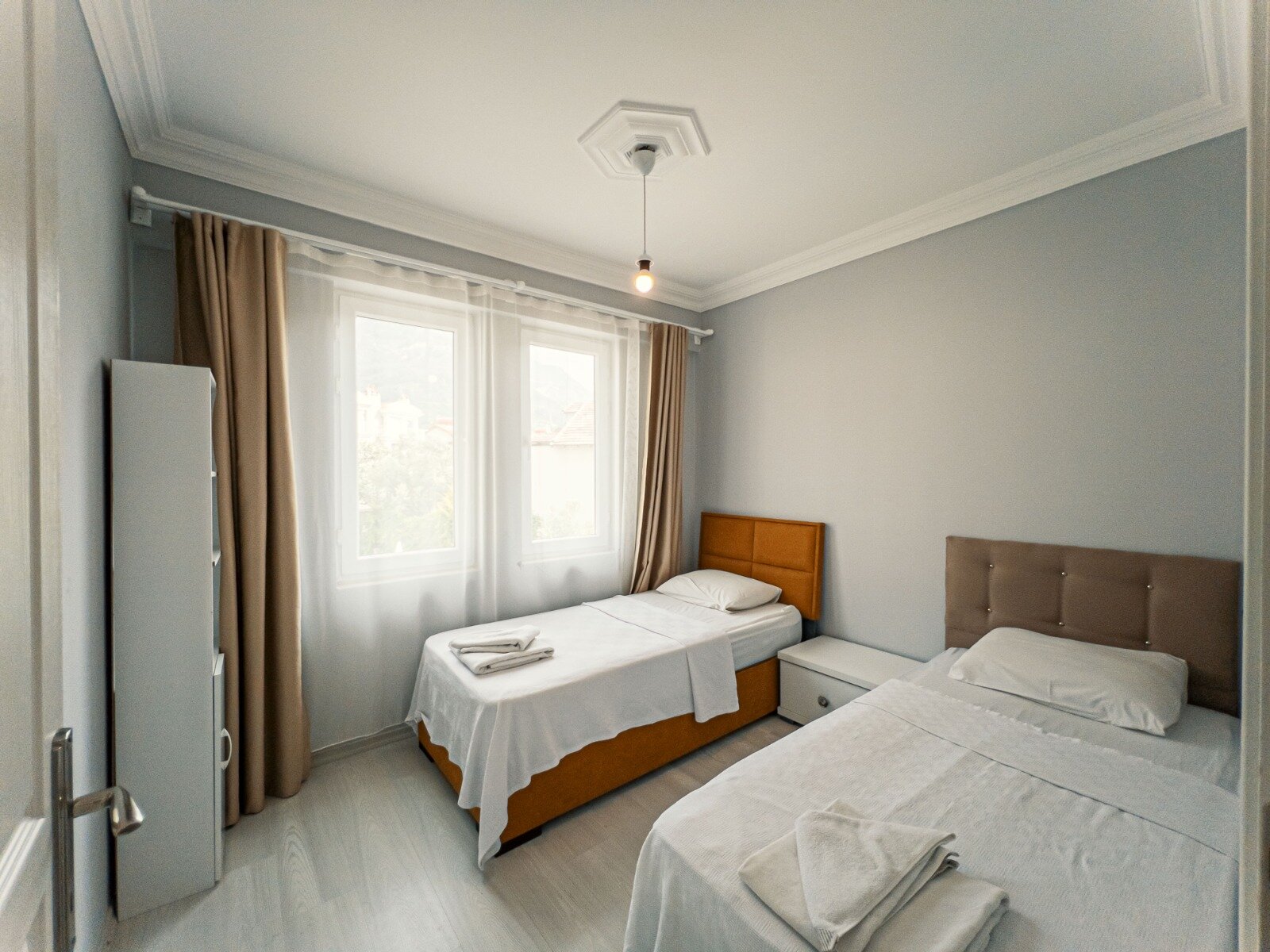 2+1 Balkonlu Bahçe ve Havuz Manzaralı Daire