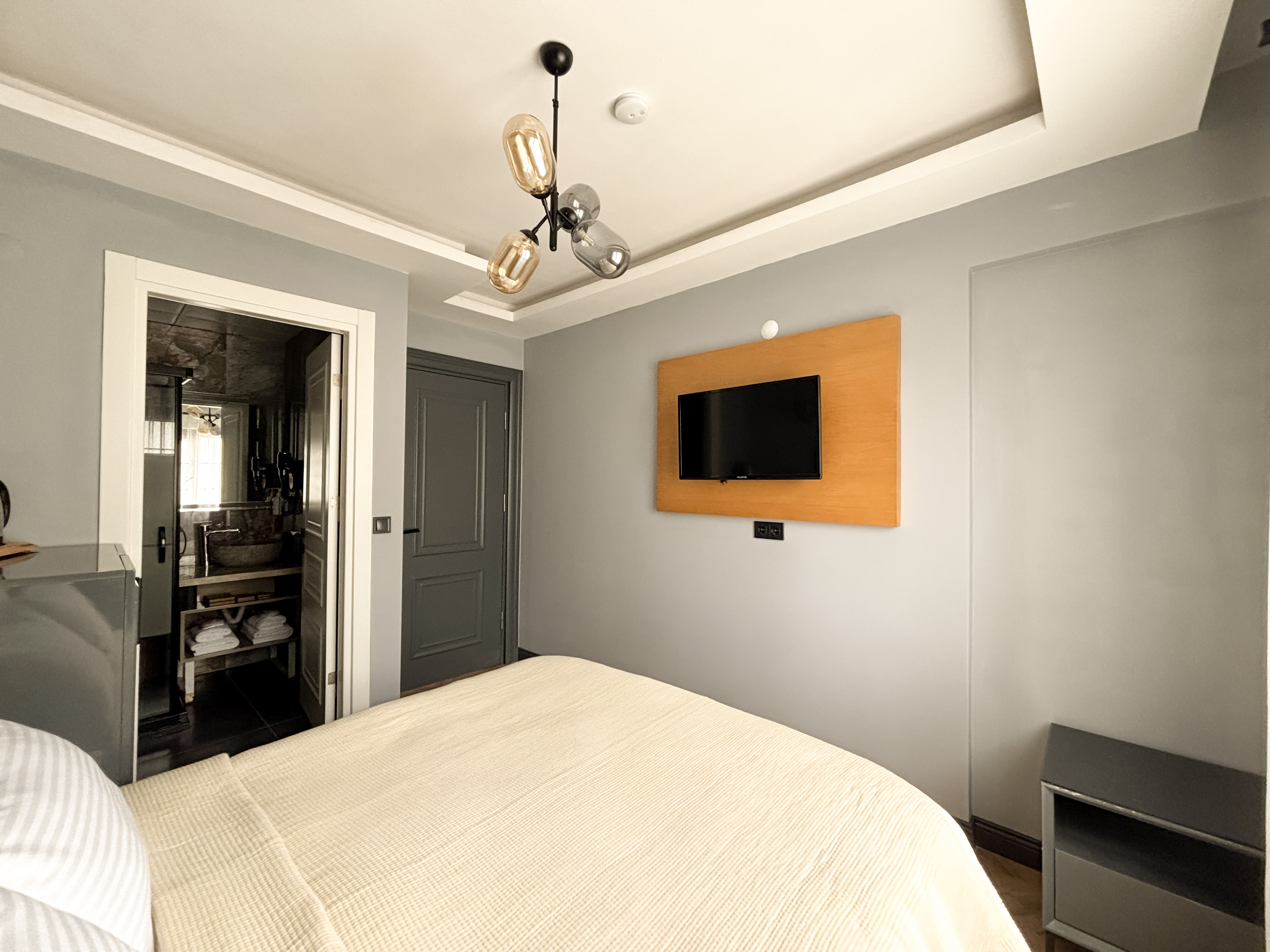 Economy Room