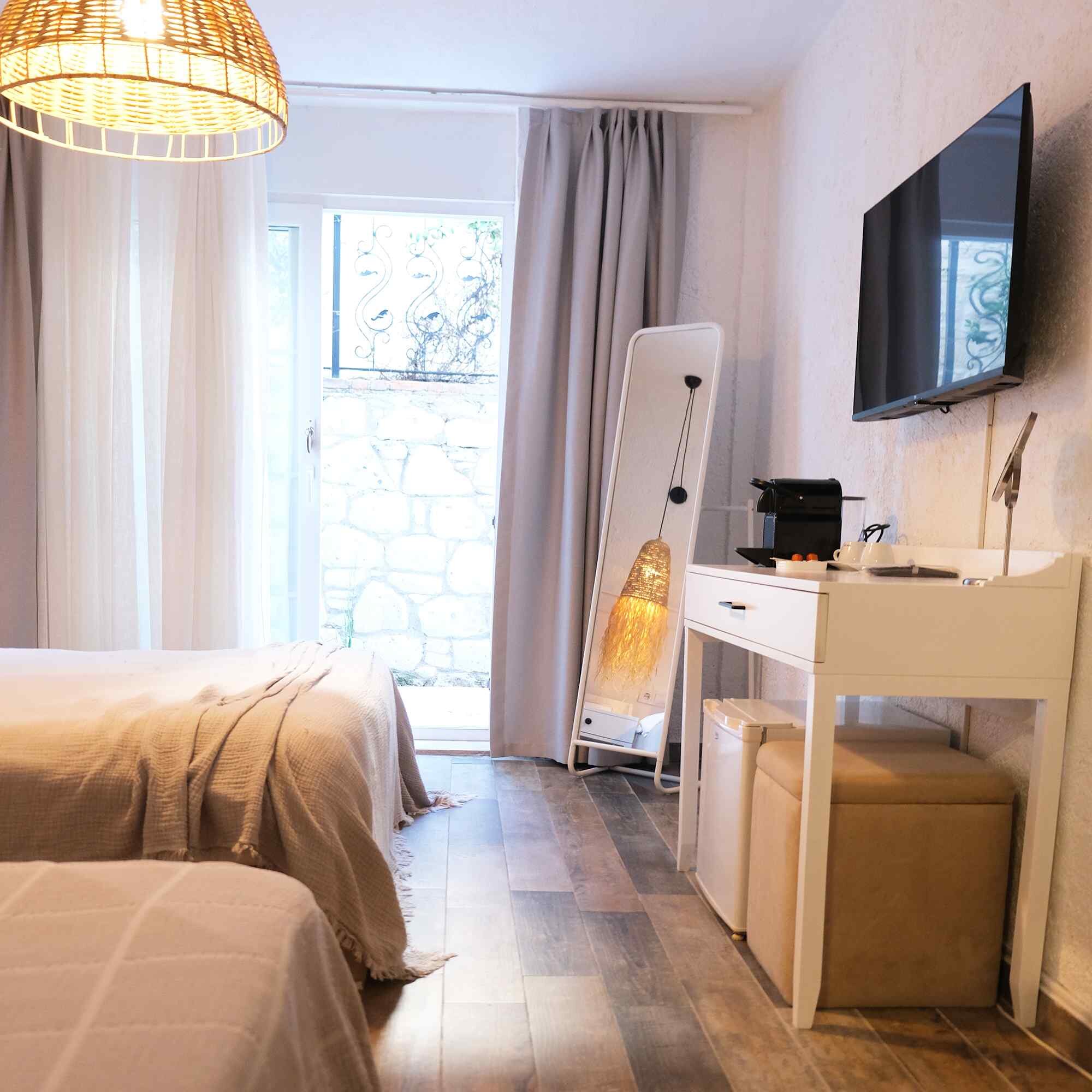 Sandal Alaçatı (+12 Adult Only) · 12