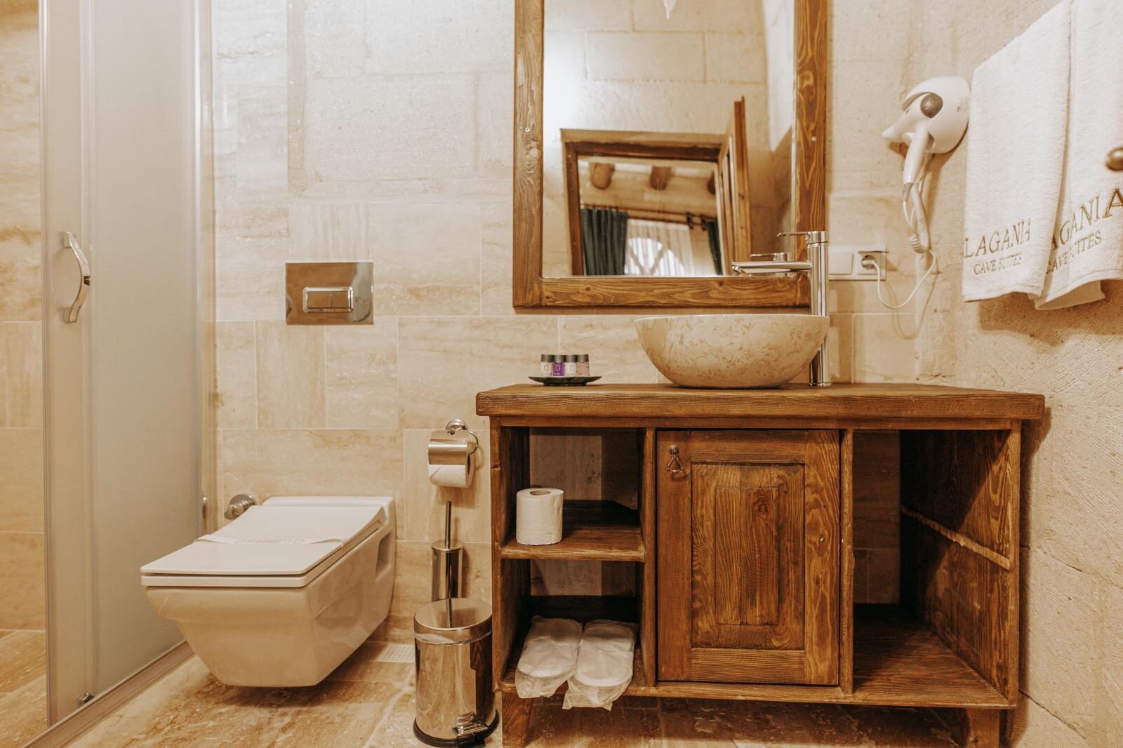 Deluxe Stone Room